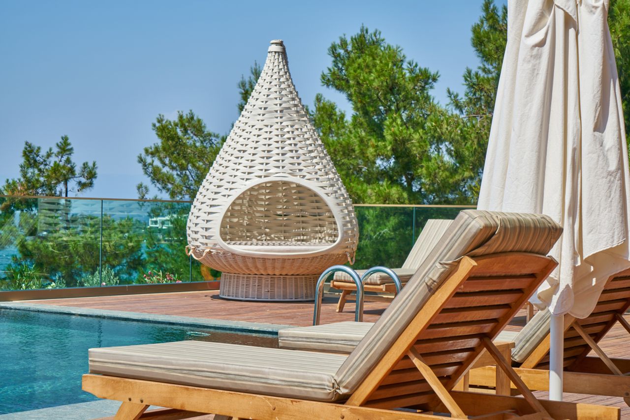 Natural Cleaners vs. Commercial Cleaners: What's Best for Your Patio Set?