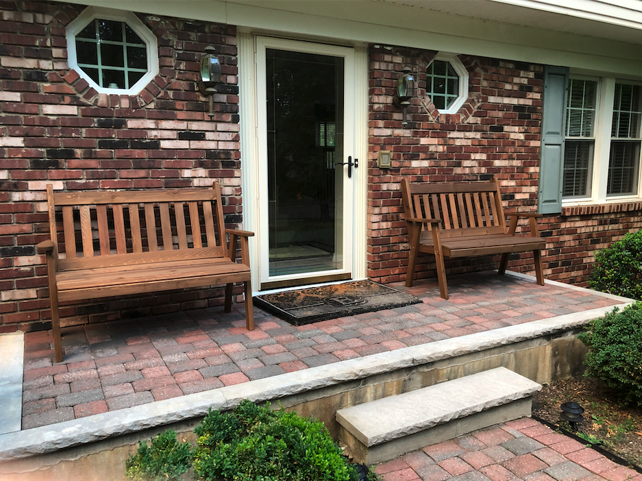 Western Red Cedar Traditional English Garden Bench - The Charming Bench Company